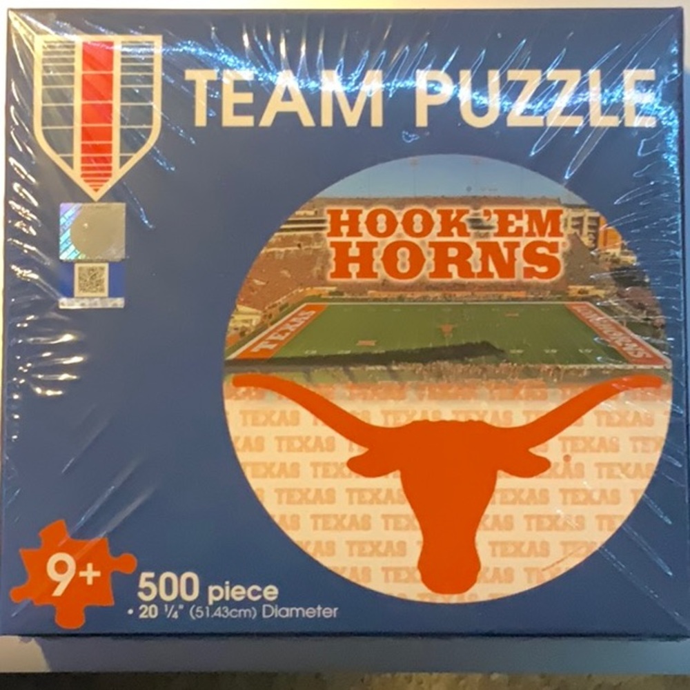 New Texas 500pc jigsaw puzzle Team Puzzle Hook ‘em Horns. 20 1/4” diameter